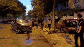 Bisikletli çocuğa çarpmamak için direksiyonu kırdı, park halindeki araca çarptı