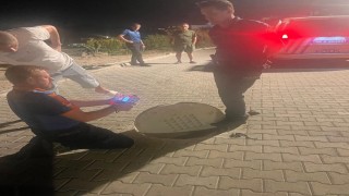 Bodrumda kanalizasyon hattına giren iki işçi gazdan zehirlendi