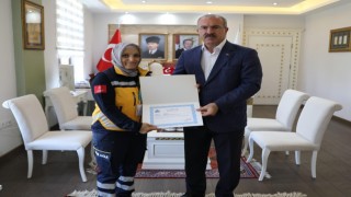 Boğazına mama kaçarak nefessiz kalan bebeğe telefonla müdahale