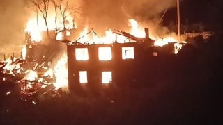 Boluda feci yangın: 5 ev ile 7 samanlık alevlere teslim oldu