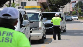 Boluda polis kurala uymayan sürücülere göz açtırmıyor: Milyonlarca lira ceza