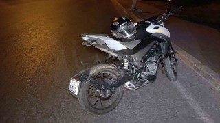 Bordür taşına çarpan motosikletin sürücüsü yaralandı
