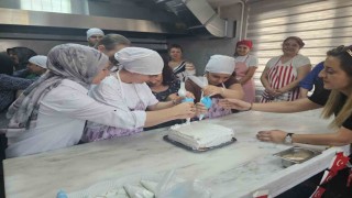 Bornova Halk Eğitim Merkezinde pasta atölyesi buluşması