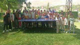 Bu camide çocuklar güle oynaya Kuran öğreniyor