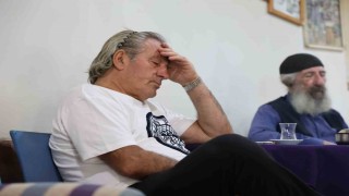 Bu kahvehaneye gelen uyuyor