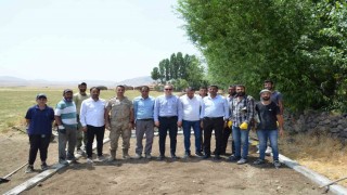 Bulanıkta yol asfaltlama çalışması