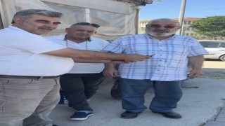 Bulduğu içi para dolu cüzdanı sahibine teslim etti