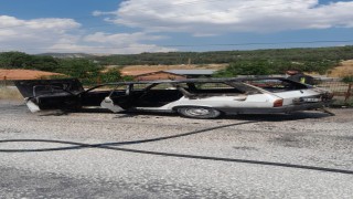 Burdurda seyir halindeki araç yandı