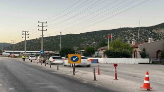Burdurda tarifesiz yolcu taşımacılığına yönelik denetimlerde 15 araç trafikten men edildi