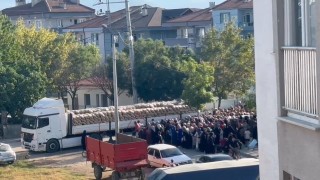 Bursada bir hayırsever 30 ton patatesi ücretsiz dağıttı