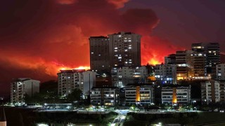 Bursada gecenin karanlığı yangının alevleriyle aydınlandı
