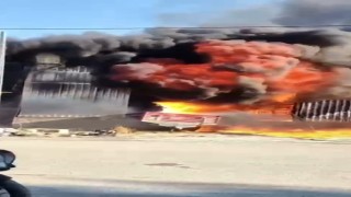 Bursada ihracat deposu alevlere teslim oldu