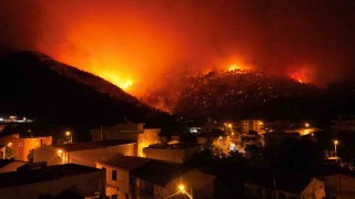 Bursada orman yangını 3 köyü tehdit etti, yangının havadan görüntüsü yürekleri dağladı