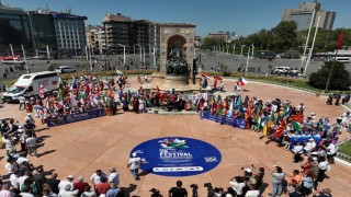 Büyükçekmece 26. Uluslararası Kültür ve Sanat Festivalinin çelenk töreni Taksimde yapıldı