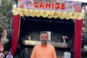 Cahide Alaçatı’da Temmuzda Yıldız Yağmuru