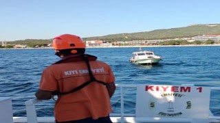Çanakkale Boğazında sürüklenen tekne kurtarıldı