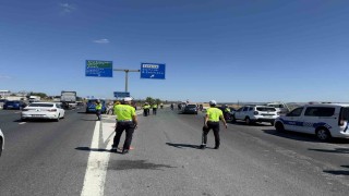 Çatalcada bariyere çarpan araç parçalandı, 1 astsubay hayatını kaybetti