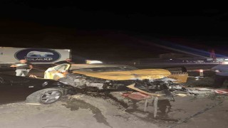 Çaycumada ticari taksi tıra arkadan çarptı: 1 yaralı