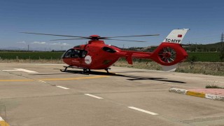 Çim biçerken yaralanan vatandaş helikopterle Diyarbakıra sevk edildi