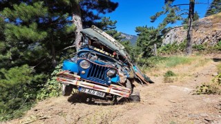 Cip şarampole uçtu, 3 kişi yaralandı