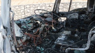 Cizrede seyir halindeki tır alevlere teslim oldu