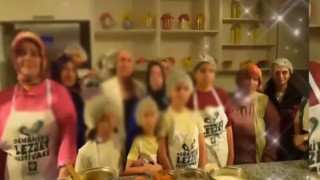 Çocuklar Aşçılarla Birlikte Aşure Yaptı