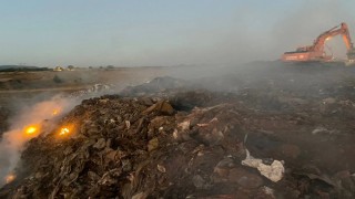 Çöplük yangını Tavas Belediyesi ve ormancıların çabaları sonucu söndürüldü