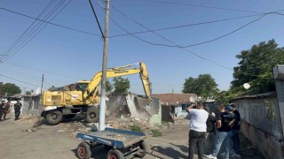 Çorluda metruk binalar yıkıldı