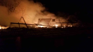 Çorumda çıkan yangında 2 ev, 2 garaj ve 1 ahır kül oldu