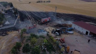 Çorumda elektrik direğinden çıkan kıvılcım yangına sebep oldu