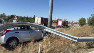 Çorumda otomobil bariyerlere girdi: 1 yaralı
