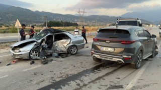 D400 Karayolu'nda Feci Kaza: 2 Kişi Hastaneye Kaldırıldı