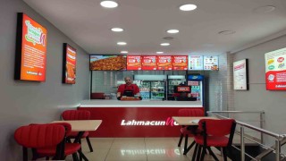 Dededen öğüdü aldı, 2 lahmacun ve ayranı 99 TL yaptı