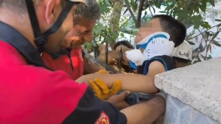 Demir korkuluk çocuğun koluna saplandı