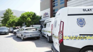 Denizlide polis memuru kaldığı apartta ölü bulundu