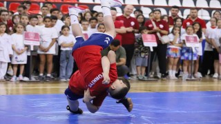Denizlide yaz spor okulları coşkulu bir törenle açıldı