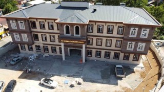 Deprem sonrası yıkılan Saimbeyli kaymakamlık binası yeniden inşa edildi