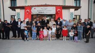 Depremde ağır hasar gören caminin yerine yenisi yapıldı
