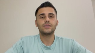 Depremde enkazdan çıkan genç, üniversiteden mezun olmasıyla adadığı kurbanın etini konteyner kentte dağıtarak yürekleri ısıttı