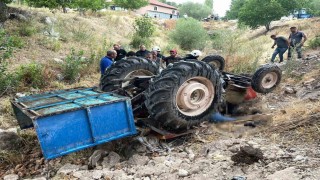 Dereye taş dökerken devrilen traktörün altında kaldı, cansız bedeni 1 saat sonra bulundu