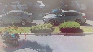 Devrilen motosikletin sürücüsü yaralandı, ilk yardım vatandaşlardan geldi