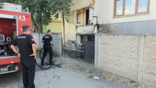 Devriye atan polislerin fark ettiği yangın kısa sürede söndürüldü