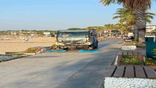 Didim Belediyesi sahil temizliğini aralıksız sürdürüyor