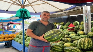 Diğer meyvelerden 20 kat ucuz olmasına rağmen karpuza umulan talep yok
