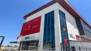 Diyadinde sokaklar al bayrakla donatıldı