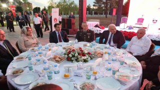 Diyarbakır Valisi Zorluoğlu, şehit yakınları ve gazilerle bir araya geldi