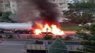 Diyarbakırda alevlere teslim olan otomobil patladı