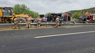 Diyarbakırda yangın söndürmeye giden itfaiye eri kazada hayatını kaybetti