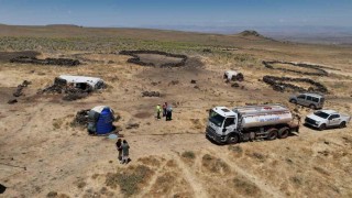 Diyarbakırda yaylada kalan besicilerin hayvanlarına tankerlerle su taşınıyor