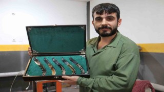 Dizilerden etkilenip 10 bin boynuz arasından seçtiği boynuzlarla eşsiz renklerde Sivas bıçakları üretti